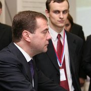 2008.12.10. Президент РФ Д.А. Медведев, Ф.Н. Царев и А.А. Штучкин на стенде 